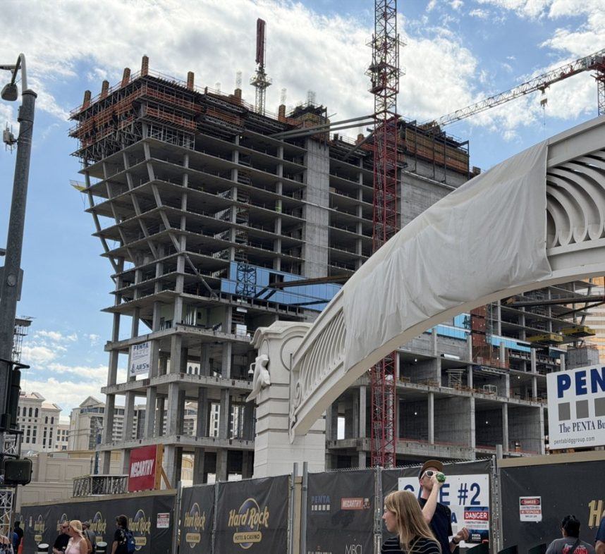 El Guitar Hotel de Hard Rock toma forma sobre las cenizas del volcán Mirage en el Strip de Las Vegas (Casino.org)