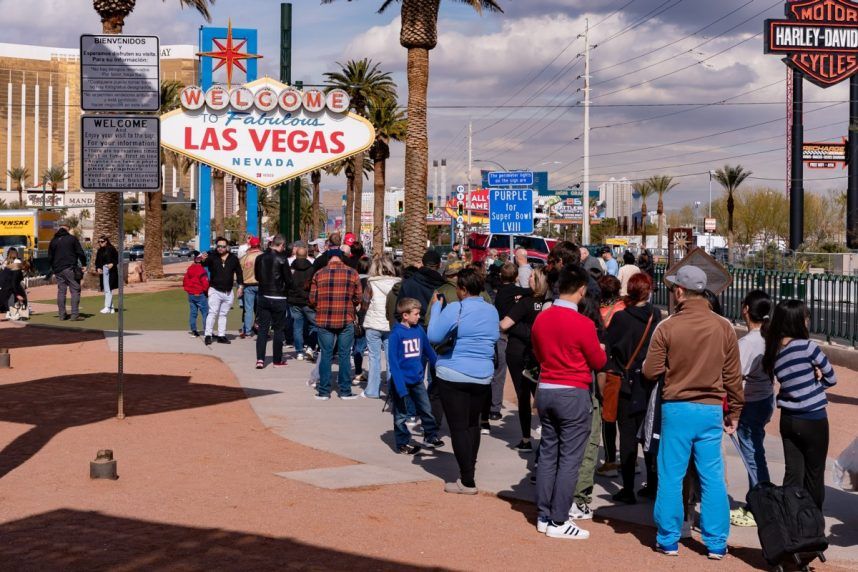 VEGAS MYTHS BUSTED: The Welcome to Las Vegas Sign Has Official Photographers (Casino.org)